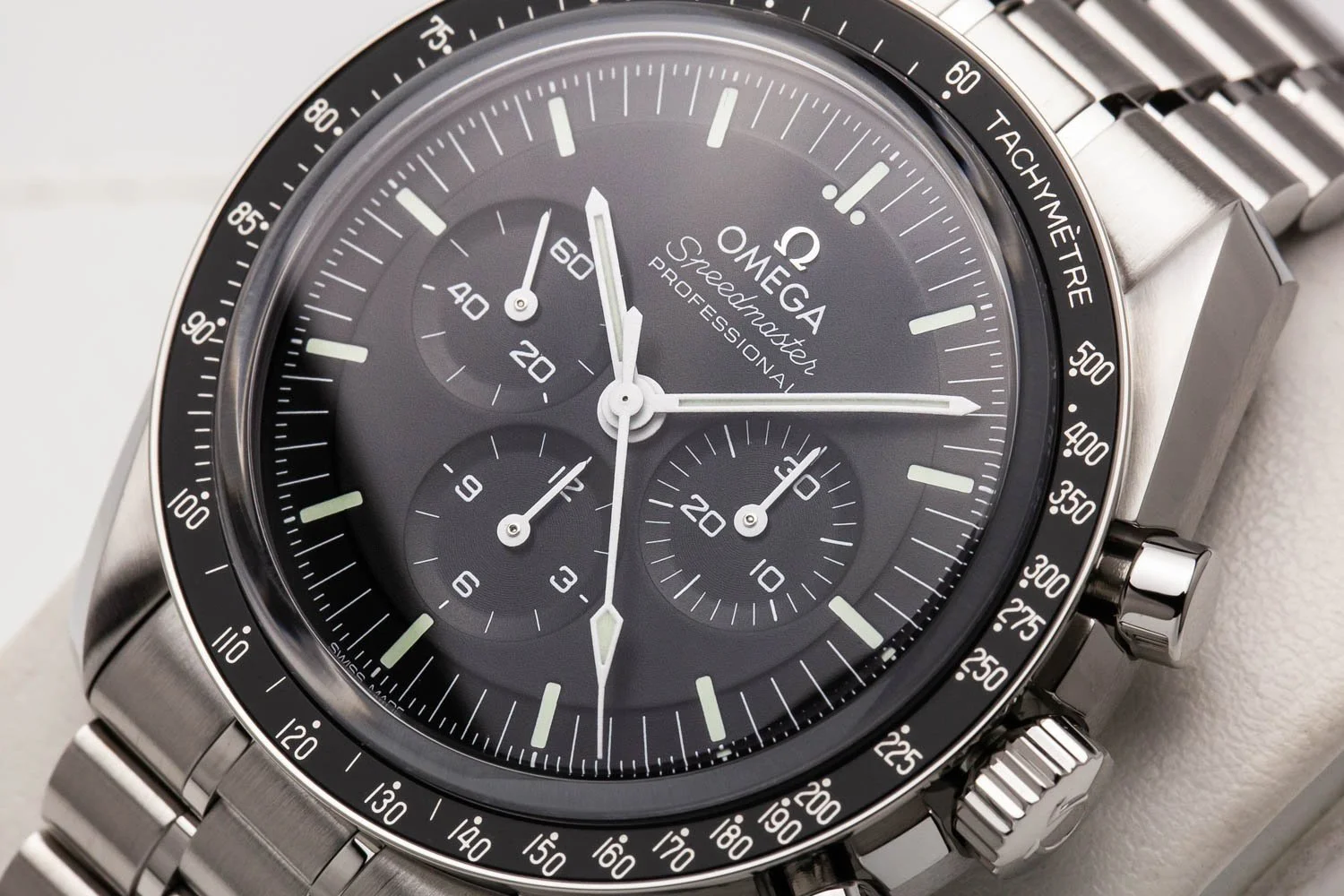 Omega Speedmaster Moonwatch Professional Chronograph 42mm